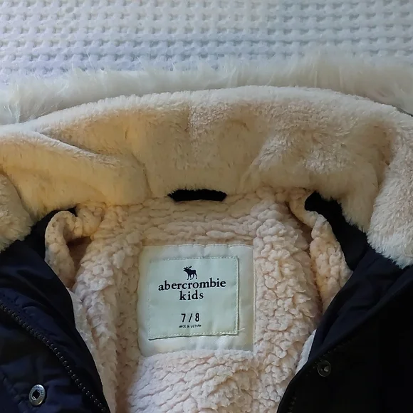 Abercrombie & Fitch Black Puffer Jacket for Kids - Picture 2 of 3